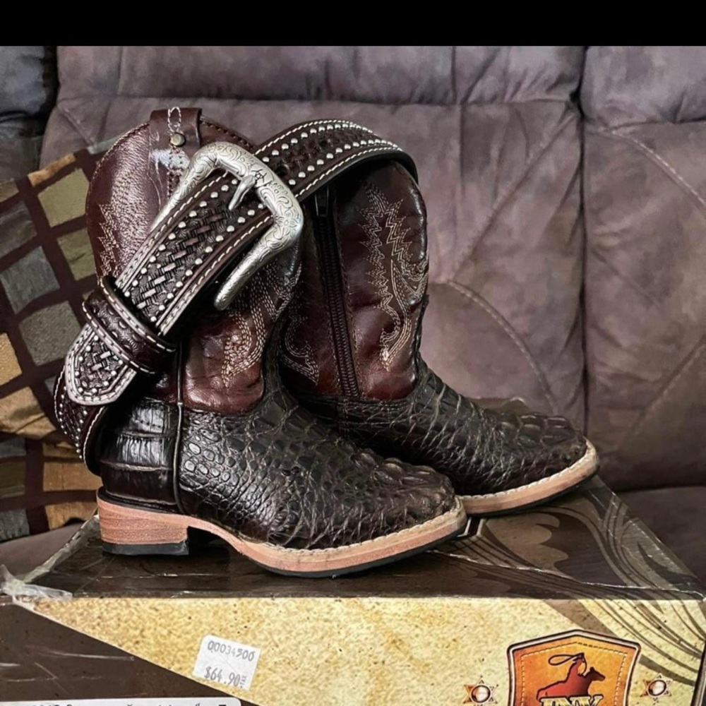 Brand new cowboy belt and boots